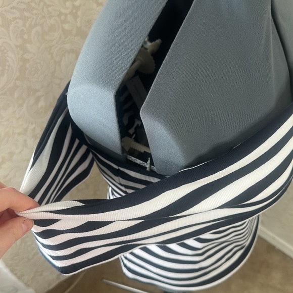 ❌SOLD❌Banana Republic Off Shoulder Top - Picture 4 of 6